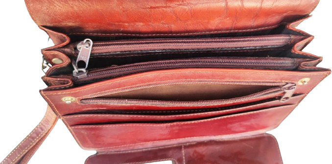 1980 PORTFÖY ELDE TAŞINAN ERKEK CANTA TAMAMI DERİ COK GÖZLÜ FERMUARLI EKSİKSİZ SORUNSUZ