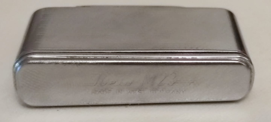 1970 İBELO M 23 LİGHTER MADE IN WEST GERMANY TAŞLI MEKANİZ GAZLI CAKMAK PİRİNC DEPO KLASIK CİZGİLİ KASA