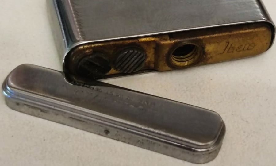 1970 İBELO M 23 LİGHTER MADE IN WEST GERMANY TAŞLI MEKANİZ GAZLI CAKMAK PİRİNC DEPO KLASIK CİZGİLİ KASA