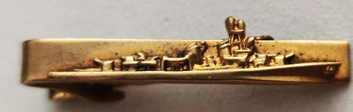 1960 T.C YAVUZ DENİZ ALTI TUM DETAYLARIYLA YAPILMIŞ GORSELİ ALTIN KAPLAMA PİRİNC MANDALLI KRAVAT İGNESİ