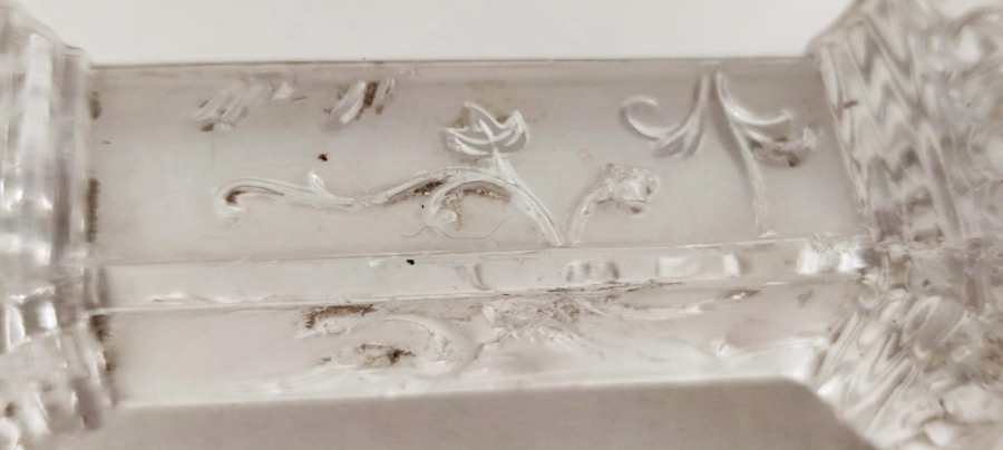 FRANSIZ VİKTORYA DÖNEMİ CRYSTAL İKİ ADET MASA UZERİ BICAK CATAL KASIK DAYAMA STANDI UZERİ KABARTMA İSLEME