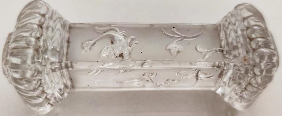 FRANSIZ VİKTORYA DÖNEMİ CRYSTAL İKİ ADET MASA UZERİ BICAK CATAL KASIK DAYAMA STANDI UZERİ KABARTMA İSLEME