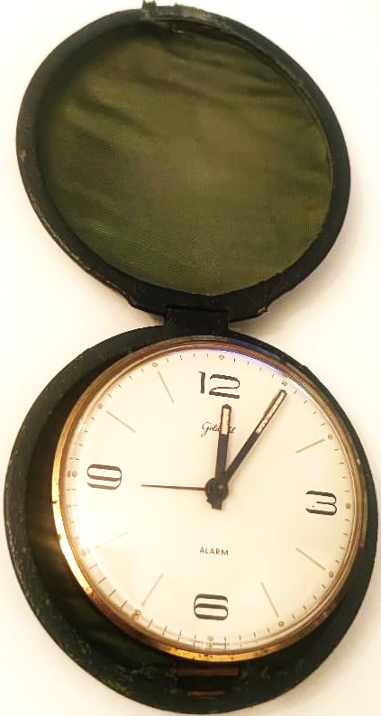 GOLDBUHL ALARM WEST GERMANY CLOCK  YUVARLAK FORMDA DERİ KUTUSUNDA KURMALI BASUCU SEYEHAT SAATİ