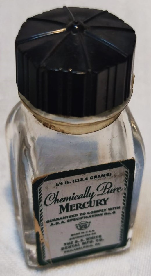 1910 CHEMİCALLY PURE MERCURY MEDİCİNE BOX KAPAKLI KUTU  İCERSİNDE BAKALİT KAPAKLI CAM SİSE CIVA İLAC KUTU
