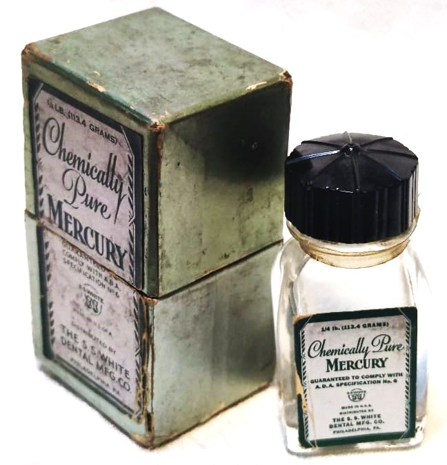 1910 CHEMİCALLY PURE MERCURY MEDİCİNE BOX KAPAKLI KUTU  İCERSİNDE BAKALİT KAPAKLI CAM SİSE CIVA İLAC KUTU