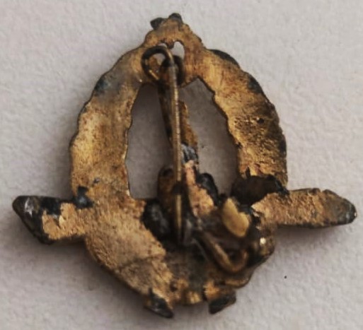 TC YAVUZ DENİZ ALTI CELEKLİ HİLAL YILDIZLI ROZETİ  ARKASI İGNELİ ORJİNAL YAŞANMIŞLIGI OLAN BİR DÖNEM ÜRÜNÜDÜR