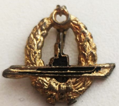 TC YAVUZ DENİZ ALTI CELEKLİ HİLAL YILDIZLI ROZETİ  ARKASI İGNELİ ORJİNAL YAŞANMIŞLIGI OLAN BİR DÖNEM ÜRÜNÜDÜR