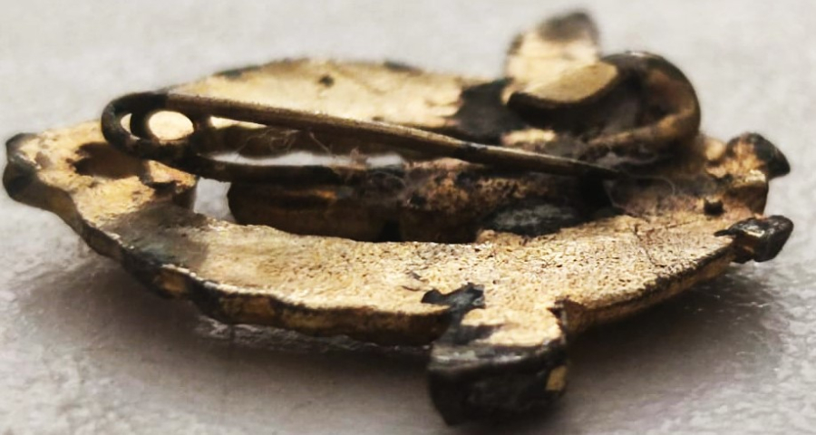 TC YAVUZ DENİZ ALTI CELEKLİ HİLAL YILDIZLI ROZETİ  ARKASI İGNELİ ORJİNAL YAŞANMIŞLIGI OLAN BİR DÖNEM ÜRÜNÜDÜR