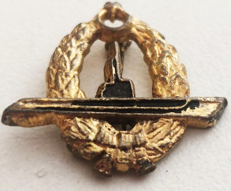 TC YAVUZ DENİZ ALTI CELEKLİ HİLAL YILDIZLI ROZETİ  ARKASI İGNELİ ORJİNAL YAŞANMIŞLIGI OLAN BİR DÖNEM ÜRÜNÜDÜR