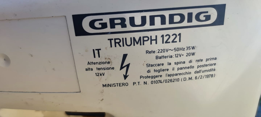 1979 GRUNDIG TRİUMPH 1221 GERMANY KIREM RENK KASA SİYAH BEYAZ 6 KANAL UHF VHF 220 VE 12 VOLT İLE CALIŞIR 31 EKRAN