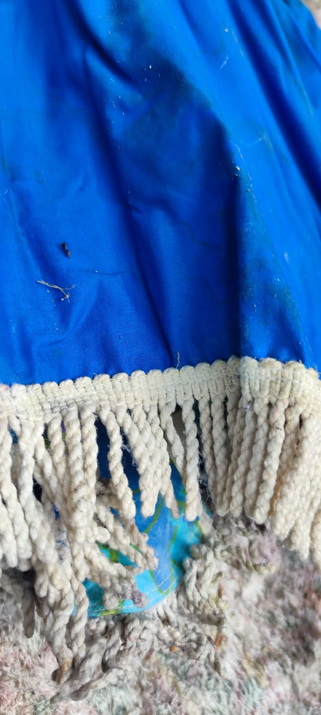 1960 SEMSİYE DIŞI MAVİ CİCEKLER İC TARAFI  MAVİ ASTARLI ACILIR KAPANIR 2 METRELİK GÜNES SAHİL PLAJ SEMSİYESİ