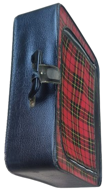 1960 KIRMIZI SİYAH TONLARDA EKOSE DESENLİ YANLAR SUNI  DERİ ONDEN ACILMA FERMUARLI ORTA BOY SEYEHAT BAVULU 