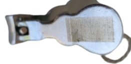 1970 DOUBLE ARROW BRAND NAİL  CLIPPER KUTUSUNDA BİR DÜZİNE KEMAN FORMUNDA RENK RENK KROM KAPLAMA TÖRPULU TIRNAK MAKASI