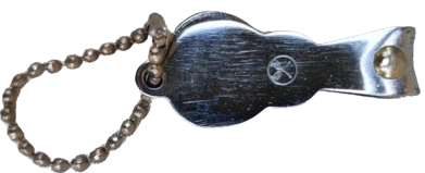 1970 DOUBLE ARROW BRAND NAİL  CLIPPER KUTUSUNDA BİR DÜZİNE KEMAN FORMUNDA RENK RENK KROM KAPLAMA TÖRPULU TIRNAK MAKASI