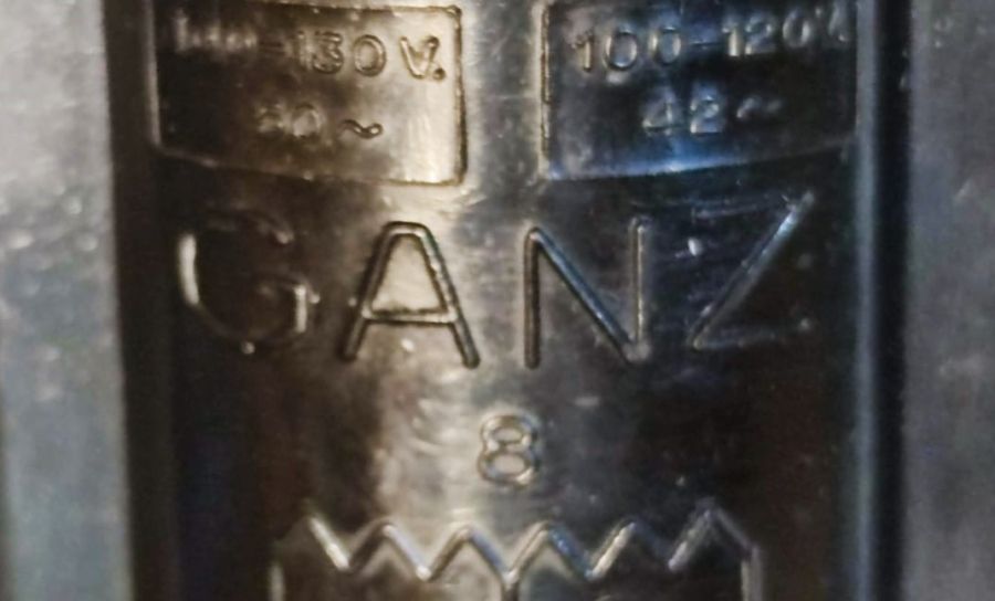 1940 SİYAH BAKALİT GANZ ZİL TRAFOSU BAKALİT  100 130 VOLT 50 HERTZ 100 120  VOLT 42 HERTZ GİRİŞLİ CIKIS 3  5  8  AC VOLT