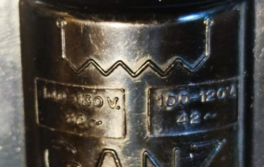 1940 SİYAH BAKALİT GANZ ZİL TRAFOSU BAKALİT  100 130 VOLT 50 HERTZ 100 120  VOLT 42 HERTZ GİRİŞLİ CIKIS 3  5  8  AC VOLT