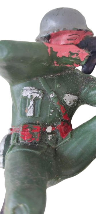 1980 PİLSAN YERLİ MALI KOMANDA MİGFERLİ MAKİNELİ  TUFEKLE COMELEREK ATES EDERKEN MATARALI CİFT KUTUKLUKLU ŞAVASCI