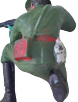 1980 PİLSAN YERLİ MALI KOMANDA MİGFERLİ MAKİNELİ  TUFEKLE COMELEREK ATES EDERKEN MATARALI CİFT KUTUKLUKLU ŞAVASCI