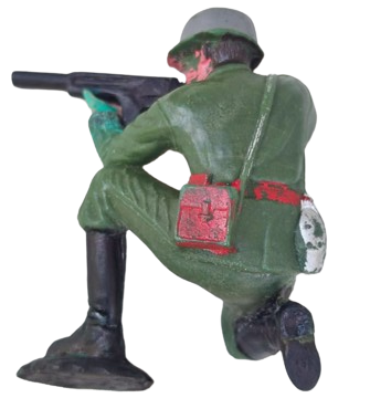 1980 PİLSAN YERLİ MALI KOMANDA MİGFERLİ MAKİNELİ  TUFEKLE COMELEREK ATES EDERKEN MATARALI CİFT KUTUKLUKLU ŞAVASCI