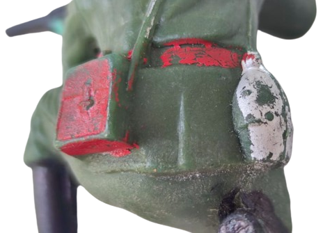 1980 PİLSAN YERLİ MALI KOMANDA MİGFERLİ MAKİNELİ  TUFEKLE COMELEREK ATES EDERKEN MATARALI CİFT KUTUKLUKLU ŞAVASCI