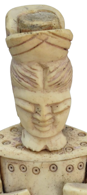 TAMAMEN EL OYMA İSCİLİKLİ  KEMİK CİN YAPIM CİN HANEDANINDAN İMPARATOR VE İMPARATORİCE CİFT FUGURLERİ ALT AHSAP KAİDELİ 