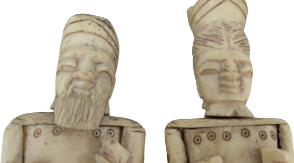 TAMAMEN EL OYMA İSCİLİKLİ  KEMİK CİN YAPIM CİN HANEDANINDAN İMPARATOR VE İMPARATORİCE CİFT FUGURLERİ ALT AHSAP KAİDELİ 