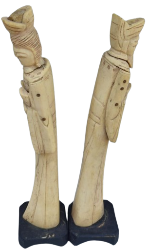 TAMAMEN EL OYMA İSCİLİKLİ  KEMİK CİN YAPIM CİN HANEDANINDAN İMPARATOR VE İMPARATORİCE CİFT FUGURLERİ ALT AHSAP KAİDELİ 