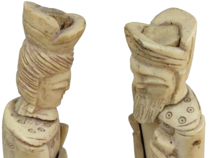 TAMAMEN EL OYMA İSCİLİKLİ  KEMİK CİN YAPIM CİN HANEDANINDAN İMPARATOR VE İMPARATORİCE CİFT FUGURLERİ ALT AHSAP KAİDELİ 