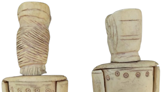 TAMAMEN EL OYMA İSCİLİKLİ  KEMİK CİN YAPIM CİN HANEDANINDAN İMPARATOR VE İMPARATORİCE CİFT FUGURLERİ ALT AHSAP KAİDELİ 