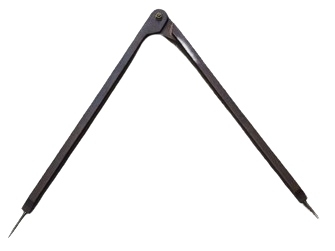 1950 EL YAPIM PİRİNC VİDALI UCLARI SİVRİ BUYUK AHŞAP ACILIP KAPANAN BOY KARA TAHTAYA GEOMETRİK ŞEKİLLER CİZİMİNDE  KULLANILAN PERGEL