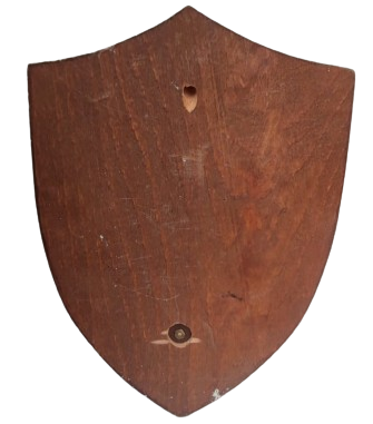 1981 T.C.B. DENİZ HARP OKULU  KOMUTANA VERİLEN GÖREV ANISIN AHSAP UZERİNE YAZI PİRİNC EL BOYAMA SİLT