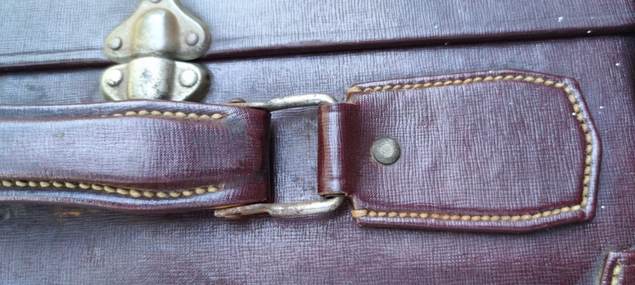 1950 BORDO CİFT KEMERLİ KAHVERENGİ DERİ BAVUL MADE IN GERMANY İCİ ASTARLI KENARLAR EL DİKİS