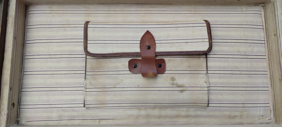 OSMANLI TAMAMI YARMA DERİ  SARI KİLİT SİSTEMLİ EL DİKİŞ VE YAPIM KOSELERİ PARCA TAKVİYELİ ORTO BOY BAVUL