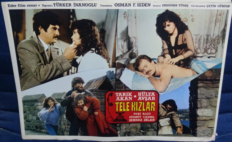 TELE KIZLAR FİLMİNİN LOBI TANITIM KARTI BASROLLERDE  TARIK AKAN HULYA AVSAR YARDIMCI OYUNCULAR NURİ ALCO ZUMRUT CANSEL  SEHNAZ DİLAN  