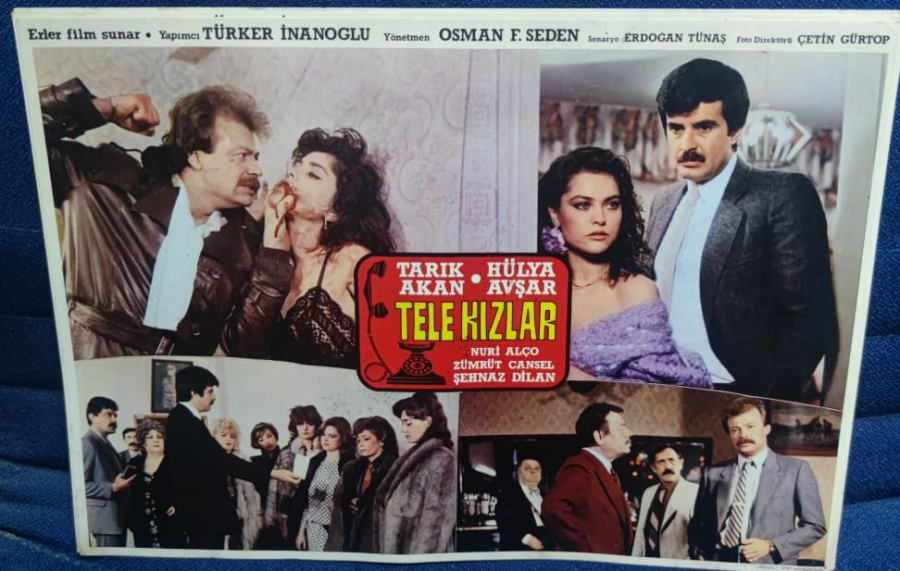 TELE KIZLAR FİLMİNİN LOBI TANITIM KARTI BASROLLERDE  TARIK AKAN HULYA AVSAR YARDIMCI OYUNCULAR NURİ ALCO ZUMRUT CANSEL  SEHNAZ DİLAN 