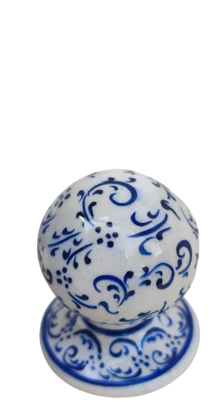 İZNİK BLEU BLANC  KAPAKLI TABAKLI TAMAMI SANATCI İMZALI EL İŞCİLİKLİ MAVİ BEYAZ SURAHİ COK İNCE İSCİLİK CALISMASI