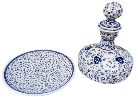 İZNİK BLEU BLANC  KAPAKLI TABAKLI TAMAMI SANATCI İMZALI EL İŞCİLİKLİ MAVİ BEYAZ SURAHİ COK İNCE İSCİLİK CALISMASI