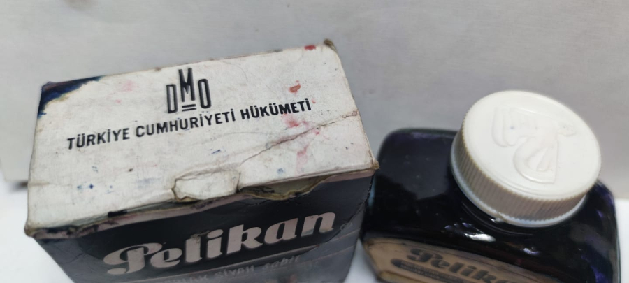 TURKİYE CUMHURİYETİ HUKUMETİ DEVLET MALZEME OFİSİ PELİKAN PARLAK SİHAH SABİT 4001 MUREKKEP İMAL TARİHİ 16.8.1989 BUROSAN