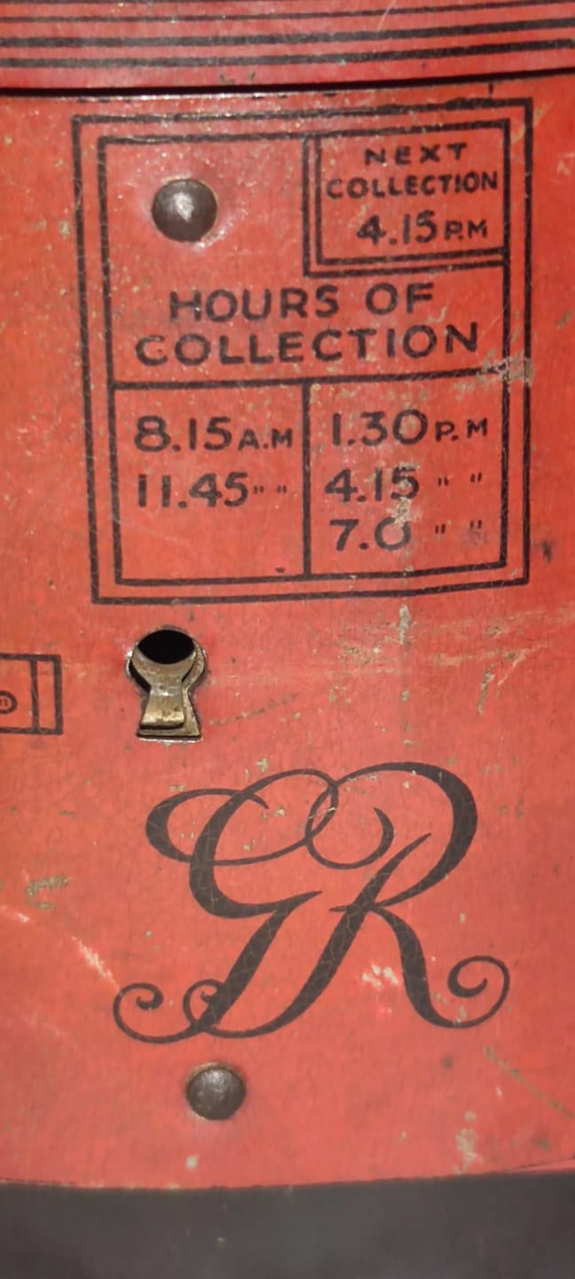 1940 POSTA KUTUSU FORMUNDA TENEKE ÇAD VADISI  KIRMIZI POSTA KUTUSU  POSTANE  KRALIYET POSTA KUTUSU ÖRNEGİ