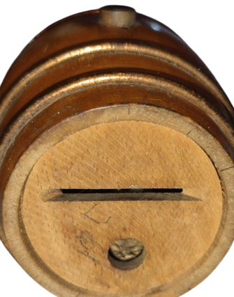 1950 AVRUPA AHSAP FICI KUMBARA METAL DÖRT CEMBERLİ ALT KAIDELİ BOZUK VE KAGIT PARA ATMA YERLERİ METAL KİLİT SİSTEMLİ