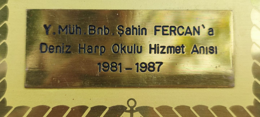 T.C.B DENİZ HARP OKULU  YUK. MUH  BİNBASI ŞAHİN FERCAN NA VERİLEN 1981 1987 HİZMET ANI ŞİLT