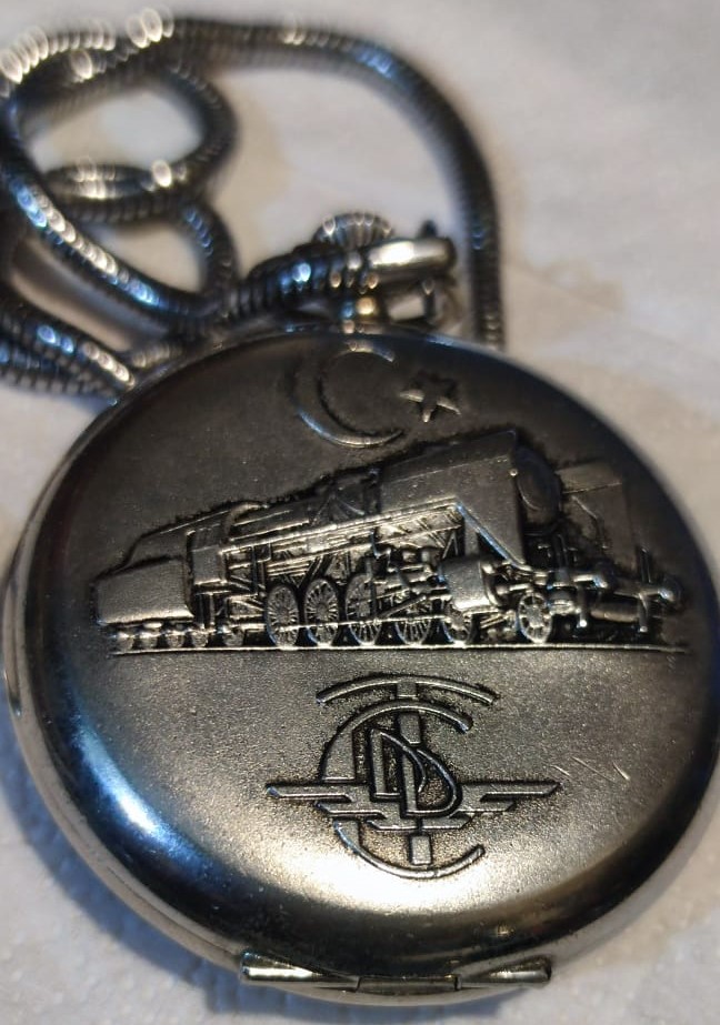 NACAR TCDD NACAR 17 RUBIS  SUPERSHOCK  İSVİCRE MALI CİFT KAPAKLI MEKANİK KURMALI  EMAYE KADRAN DAMGALI  CİFT KAPAKLI  TAŞLI MAKİNE