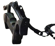 ISLAMIC BRONZE LOCK DEPICTING A HORSE AT TASARIMLI İSLAMİ BRONZ KİLİT ŞEKLİNDE ANAHTARLIK