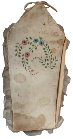 ORTODOKS HRISTIYANLARIN ANI TABUTU ÖLEN KİŞİYİ HATIRLAMAK İCİN ONDAN KALAN HATIRALARIN SAKLANDIGI EL DİKİM KUMAS TABUT