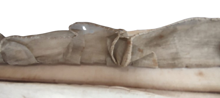 ORTODOKS HRISTIYANLARIN ANI TABUTU ÖLEN KİŞİYİ HATIRLAMAK İCİN ONDAN KALAN HATIRALARIN SAKLANDIGI EL DİKİM KUMAS TABUT