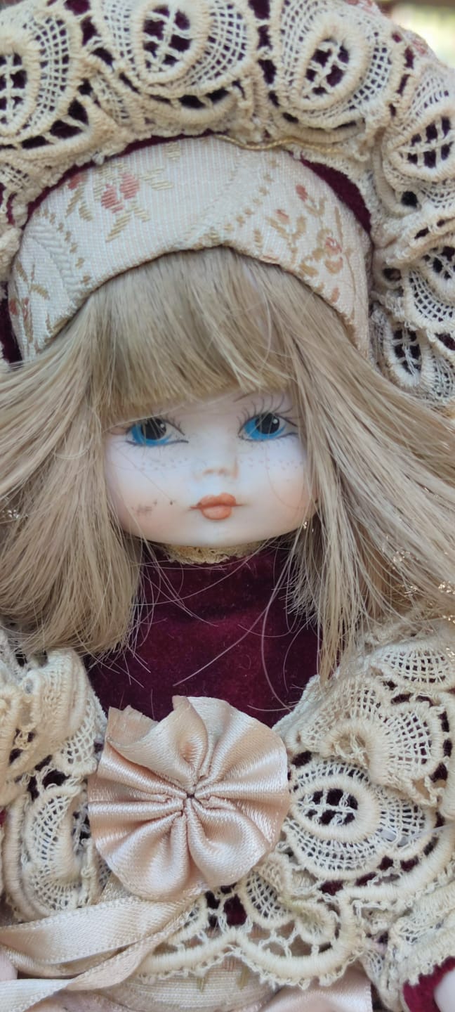 L'ARCOBALENO TOYS  BABY PORCELAİN MARCHIO DI FABBRICA SERTİFİKALI PANTOLON YELEK ELBİSELİ İTALYAN TAS BEBEK