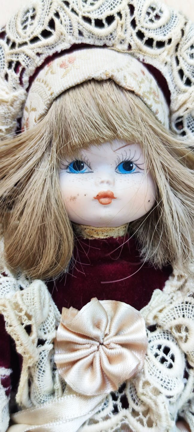 L'ARCOBALENO TOYS  BABY PORCELAİN MARCHIO DI FABBRICA SERTİFİKALI PANTOLON YELEK ELBİSELİ İTALYAN TAS BEBEK