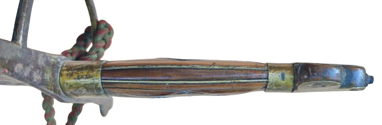 İSPONYOL KORSAN KILICI ELDEN KACMAMASI İÇİN İP EL SARILIR BALCAK KISIM PİRİNC VE AHŞAP BALCAGIN UST TOPUZ KISMINDA BİR KAC İŞARET BULUNMAKTA 