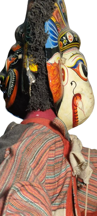 BHAKTAPUR UN NAVADURGA BUYUCU KUKLA İYİ KÖTÜ CİFT YUZLU KARA KIZGIN BEYAZ MUTLU SURATLI ELLE OYNATILAN TAMAMEN EL YAPIMIDIR