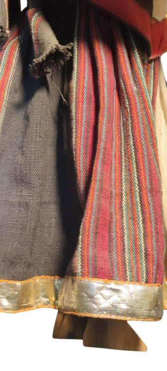 BHAKTAPUR UN NAVADURGA BUYUCU KUKLA İYİ KÖTÜ CİFT YUZLU KARA KIZGIN BEYAZ MUTLU SURATLI ELLE OYNATILAN TAMAMEN EL YAPIMIDIR